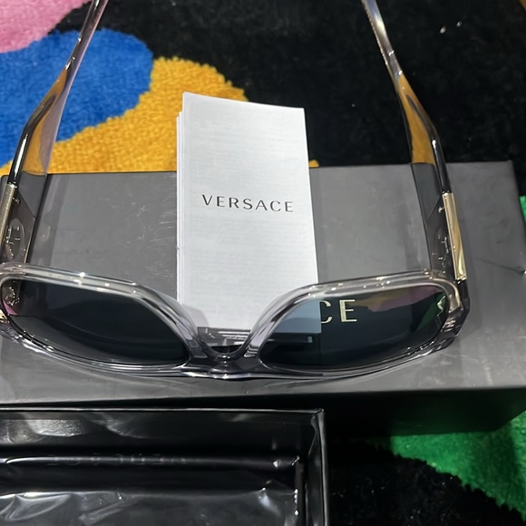 Brand new sun glasses 100 % authentic for men great for skiing - Picture 10 of 10